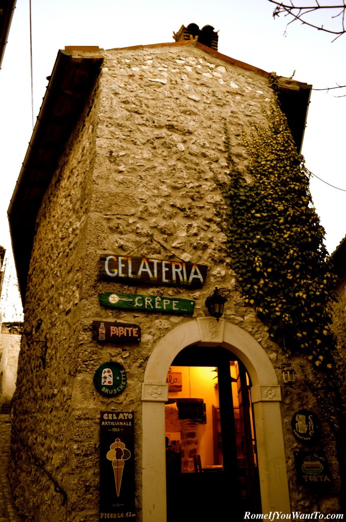 Even in the cold Abruzzo mountains: Ice cream.