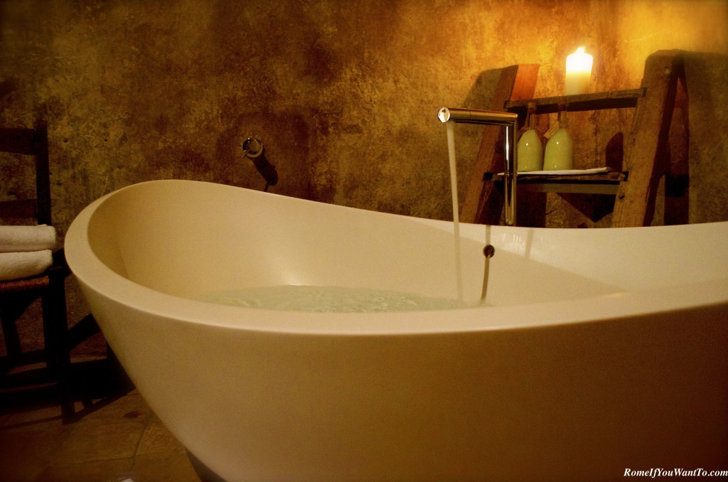 Close-up of the tub!